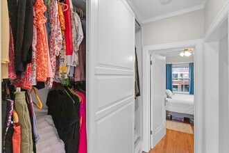 1733 W Winnemac Ave, Unit 2 in Chicago, IL - Building Photo - Building Photo