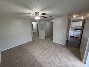 4240 Pershing Pointe Pl in Orlando, FL - Building Photo - Building Photo