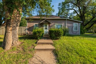 301 N Spruce St in Goddard, KS - Building Photo