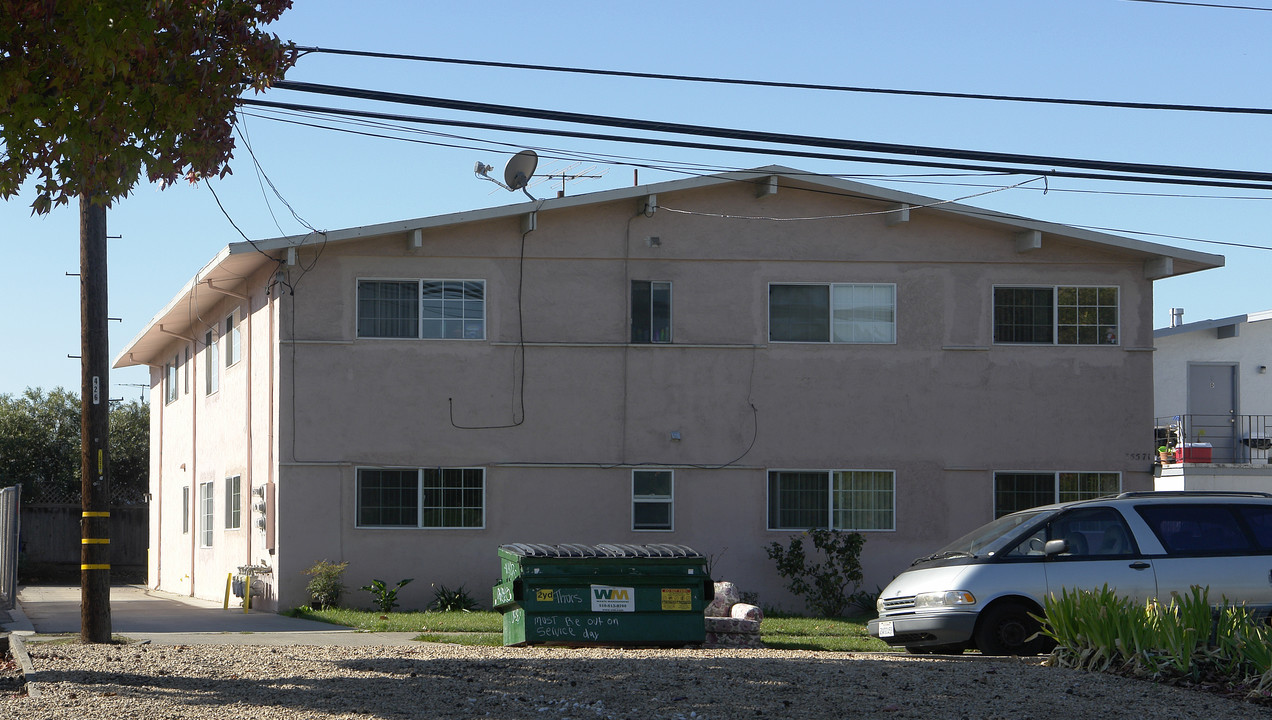 35571 Newark Blvd in Newark, CA - Building Photo