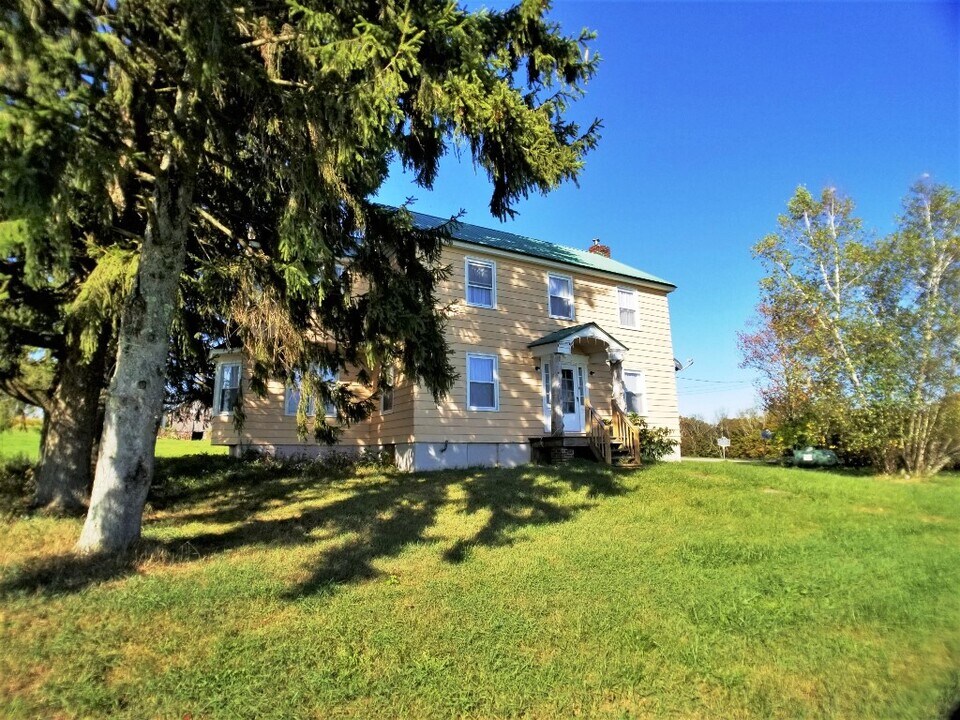 27 Yasgur Rd in Cochecton, NY - Building Photo