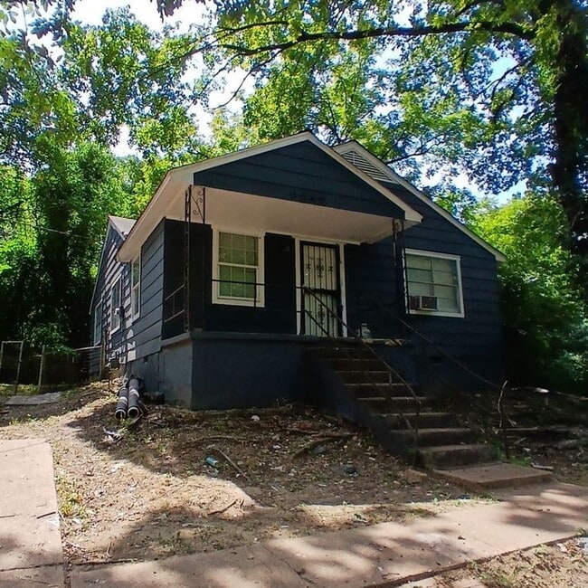 2392 W Hollyford Rd in Memphis, TN - Building Photo - Building Photo