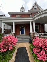 55 S College St in Carlisle, PA - Building Photo