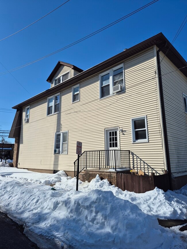 131 Paris Ave, Unit Apt 3 in Northvale, NJ - Building Photo - Building Photo