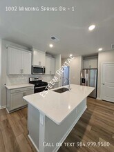 1002 Winding Spg Dr in Mebane, NC - Building Photo - Building Photo