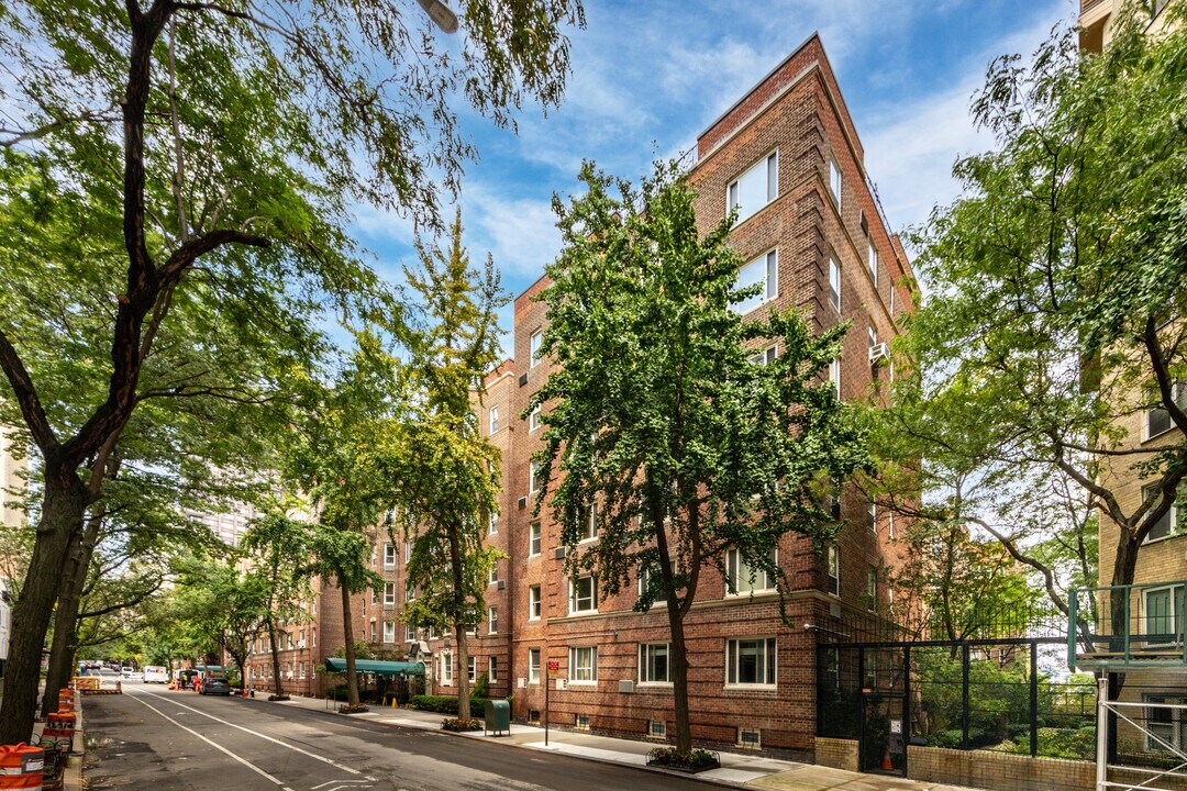 Gracie Gardens in New York, NY - Building Photo