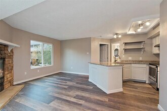5250 S Huron Way, Unit 1-204 in Littleton, CO - Building Photo - Building Photo