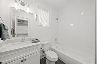 2510 Gray St, Unit 0518 in Houston, TX - Building Photo - Building Photo