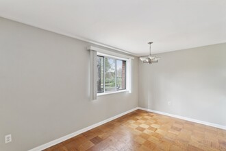 10400 Rockville Pike, Unit 202 in North Bethesda, MD - Building Photo - Building Photo