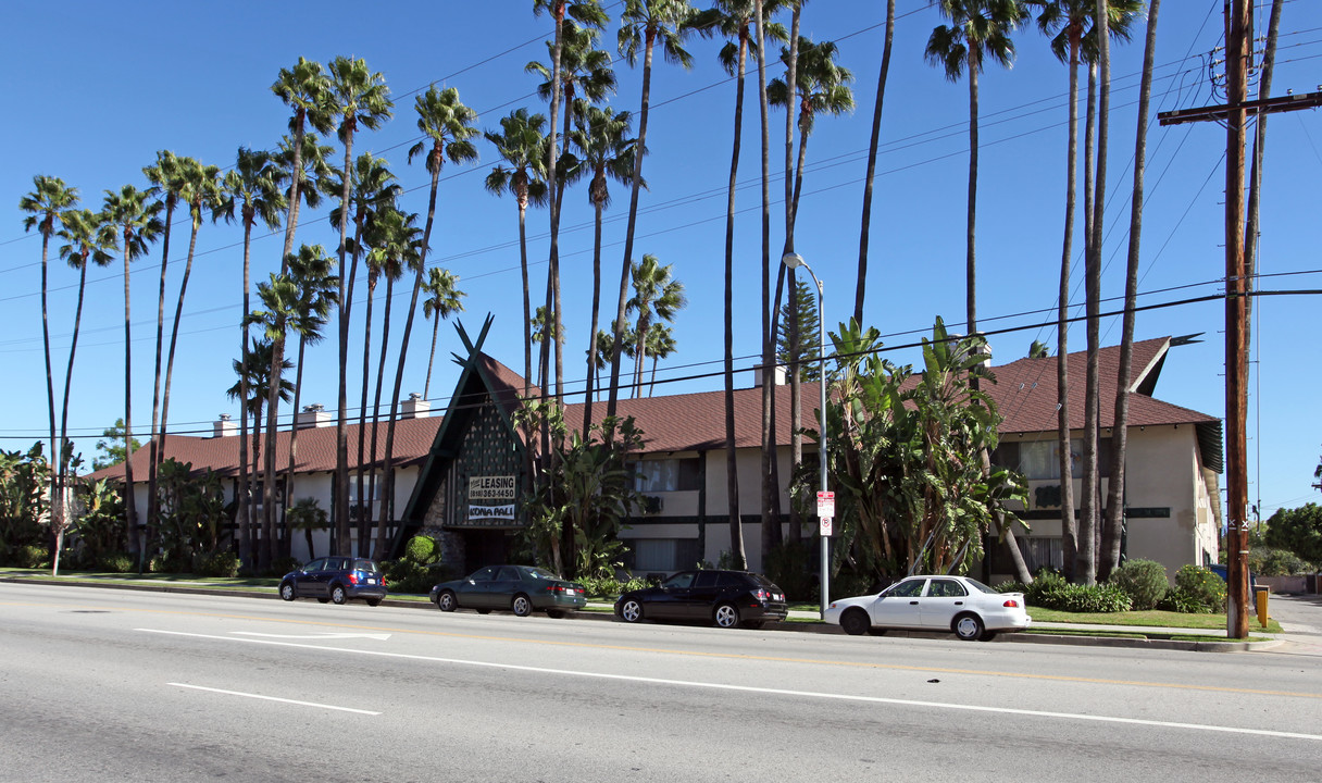 10520 Balboa Blvd. in Granada Hills, CA - Foto de edificio