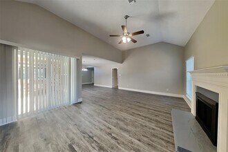 5607 S Magazine Cir in Houston, TX - Building Photo - Building Photo