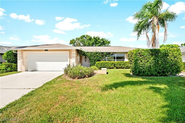 218 Dent Dr in Naples, FL - Building Photo - Building Photo