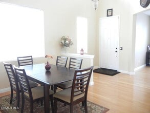 1128 Azalea Way in Simi Valley, CA - Building Photo - Building Photo