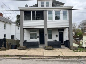 656 Dow Ave in Carnegie, PA - Building Photo