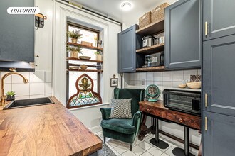 137 W 12th St in New York, NY - Building Photo - Building Photo