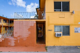 2960 W Flagler St in Miami, FL - Building Photo - Building Photo