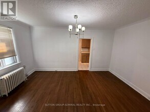 976 Avenue Rd in Toronto, ON - Building Photo - Building Photo