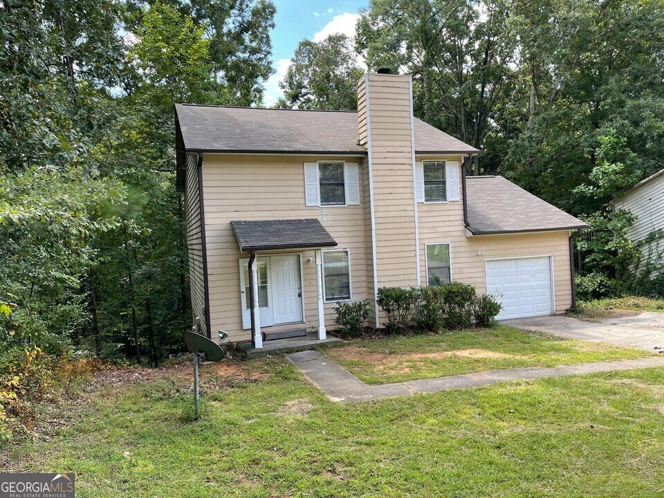 1356 Diplomat Dr in Riverdale, GA - Building Photo