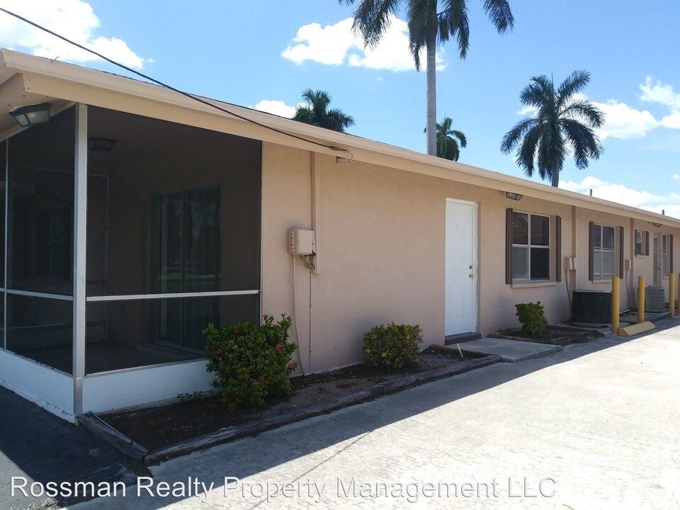 1215 SE 46th Ln in Cape Coral, FL - Building Photo