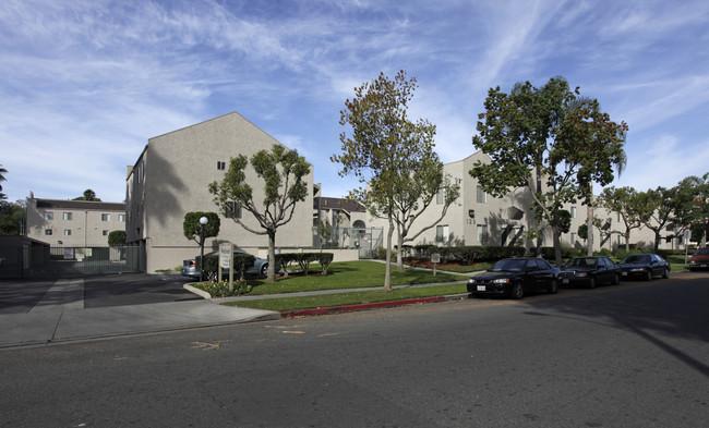 Westchester Apartments in Anaheim, CA - Foto de edificio - Building Photo