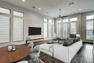 2114 Sabine St in Houston, TX - Building Photo - Building Photo