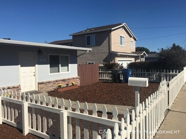 1261 Elm Ave in Seaside, CA - Building Photo - Building Photo