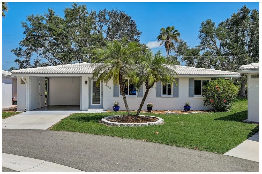 646 Circlewood Dr in Venice, FL - Building Photo