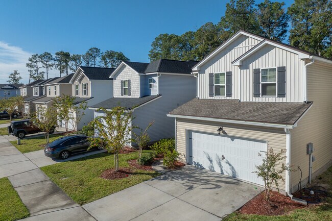 Silver Creek Crossing in Jacksonville, FL - Building Photo - Building Photo