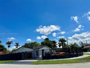 9481 SW 10th St in Miami, FL - Building Photo - Building Photo