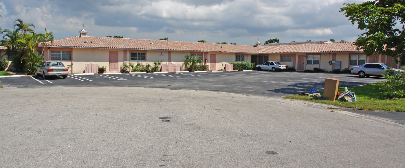 10301 NW 36th St in Coral Springs, FL - Building Photo