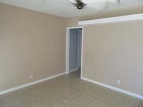 327 S Ocean Blvd in Lake Worth Beach, FL - Building Photo - Building Photo