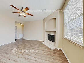 1304 White Dove Ln in Denton, TX - Foto de edificio - Building Photo