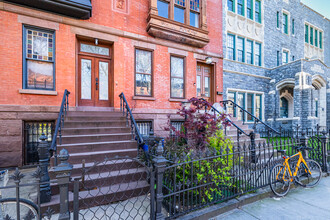 280 Macon Street in Brooklyn, NY - Foto de edificio - Building Photo