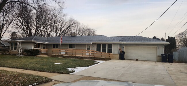 property at 2407 Roxbury Rd