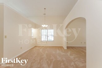 9201 Myrtle Garden Ct in Matthews, NC - Foto de edificio - Building Photo