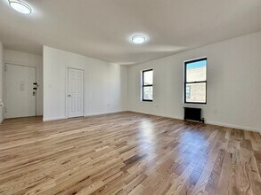 44 Bennett Ave in New York, NY - Building Photo - Building Photo