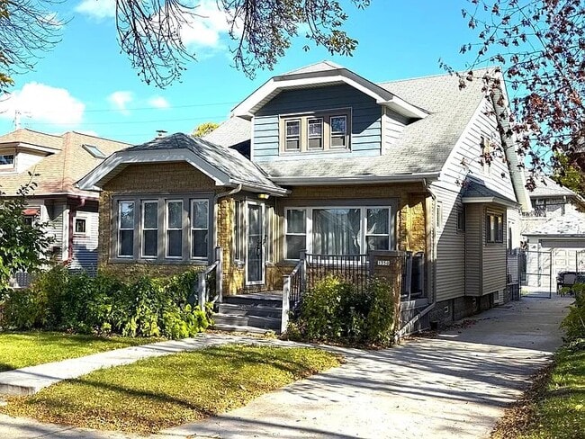 property at 3006 N Buffum St