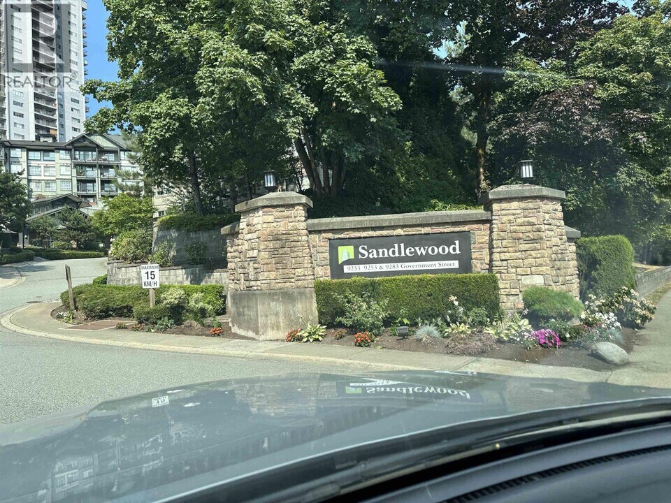 9233 Government St in Burnaby, BC - Building Photo