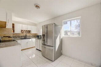 3510 SW 39th St in West Park, FL - Foto de edificio - Building Photo