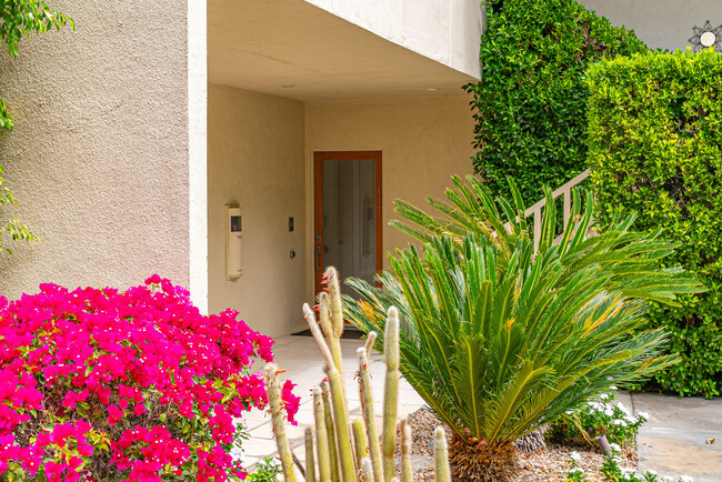 477 Desert Lakes Dr in Palm Springs, CA - Building Photo - Building Photo