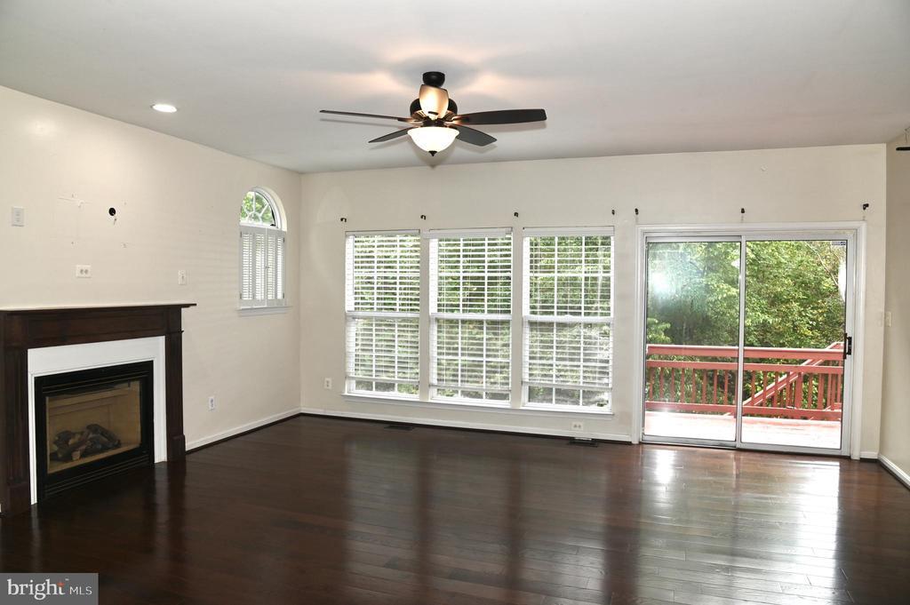 12590 Garry Glen Dr in Linton Hall, VA - Building Photo
