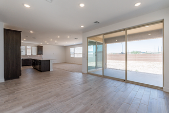 12010 W Luxton Ln in Avondale, AZ - Foto de edificio - Building Photo