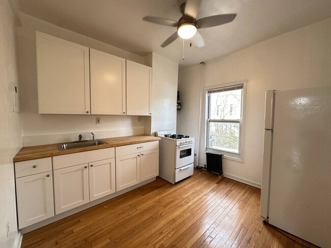 30 Dikeman St in Brooklyn, NY - Building Photo - Building Photo