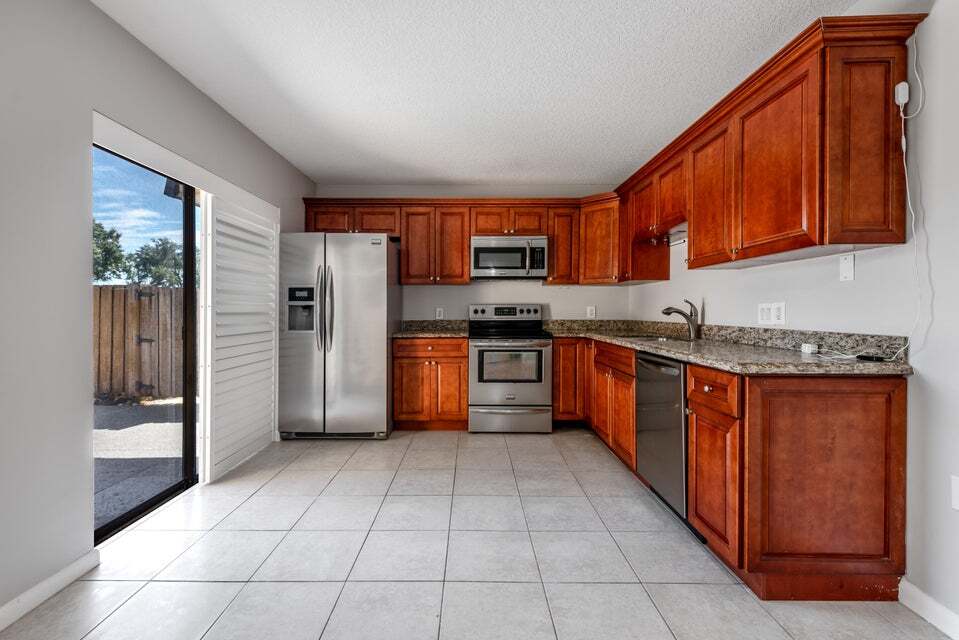 117 1st Way in West Palm Beach, FL - Building Photo