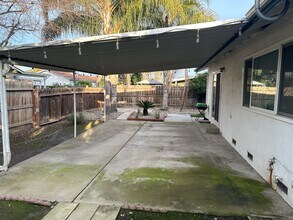 1434 W Monte Vista Ave in Visalia, CA - Building Photo - Building Photo