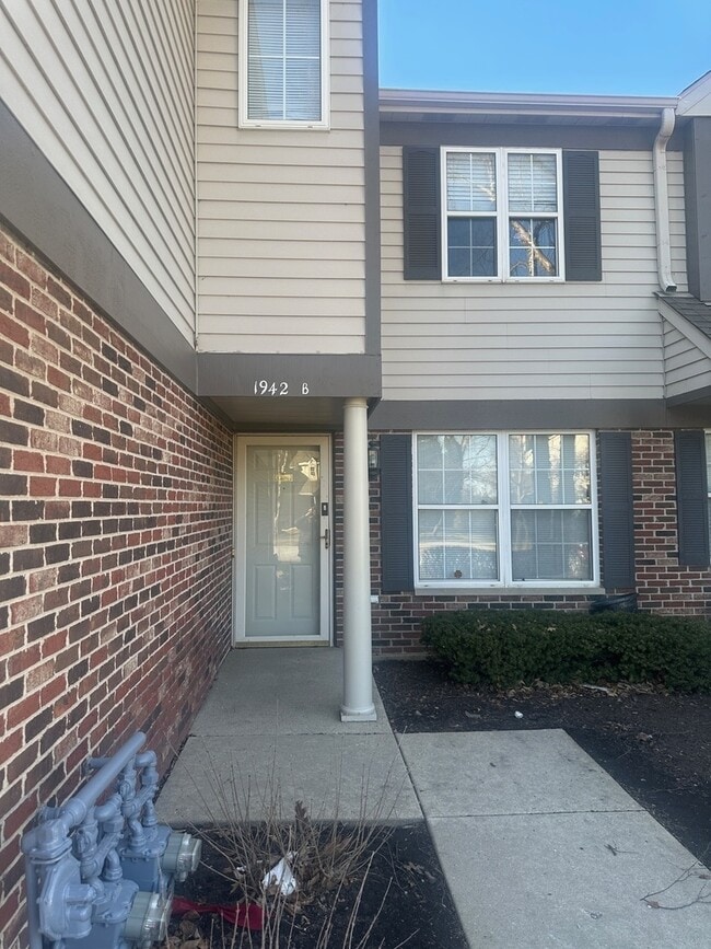 1942 Heron Ave in Schaumburg, IL - Building Photo - Building Photo