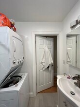 25 MacArthur St, Unit 1R in Somerville, MA - Foto de edificio - Building Photo
