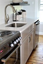 283 Spring St in Newport, RI - Foto de edificio - Building Photo