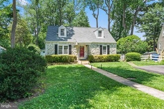 7312 Poplar Ct in Falls Church, VA - Building Photo - Building Photo