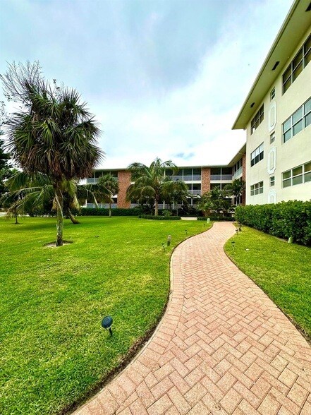 2501 S Ocean Blvd, Unit 3040 in Boca Raton, FL - Building Photo